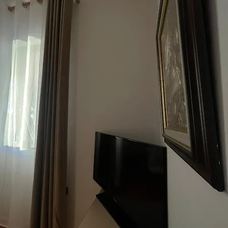 Te Shpia بيت للعطل Baks-Rrjoll