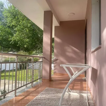 Te Shpia Baks-Rrjoll